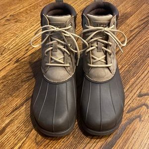 New UGG Men’s Emmett Waterproof Snow All Weather Winter Boot Size 10 EU 43